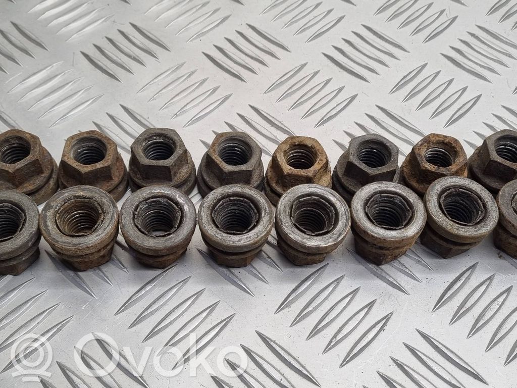 Nuts/bolts