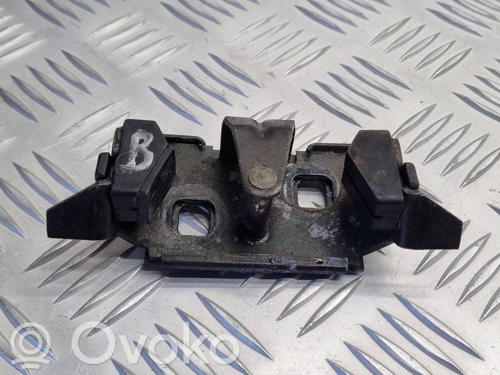 Volvo S70  V70  V70 XC Trunk lock loop 