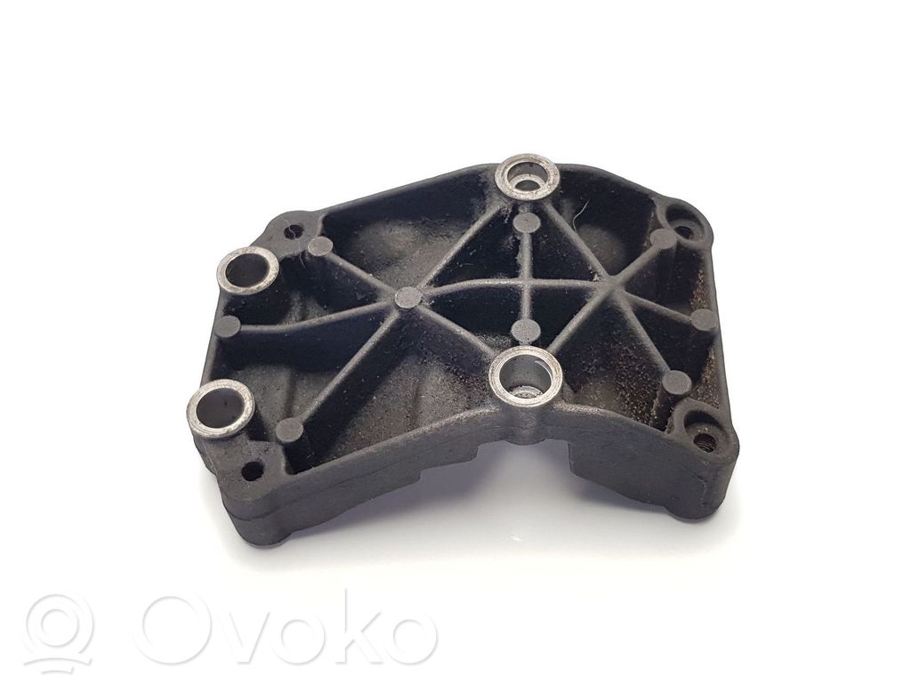 Ford Focus Engine mounting bracket 