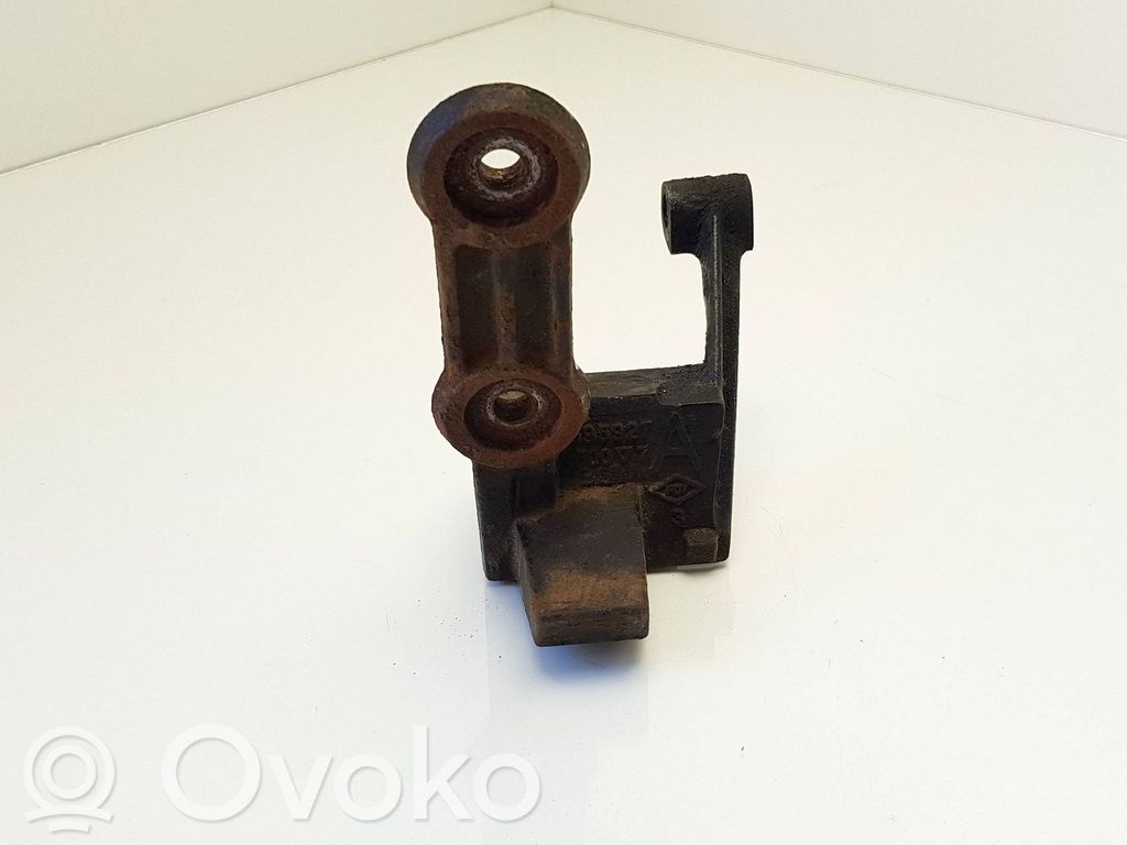 Peugeot 307 Engine mounting bracket 