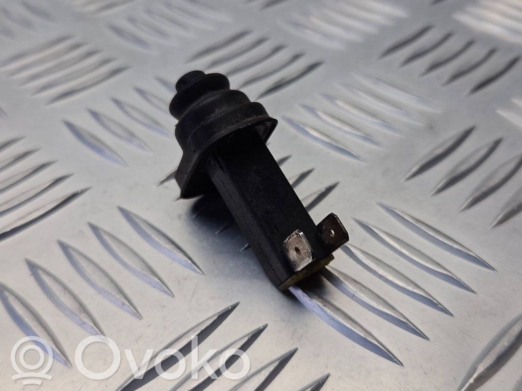 Sensor de la puerta trasera   8D0947561B
