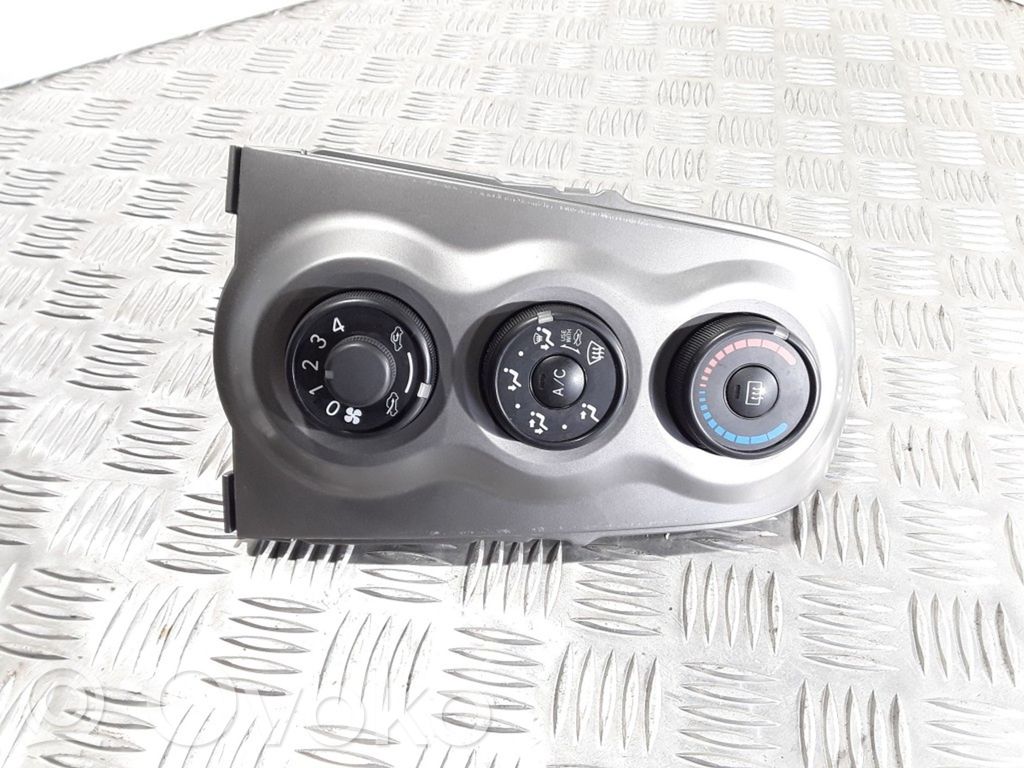 Toyota Yaris Climate control unit 
