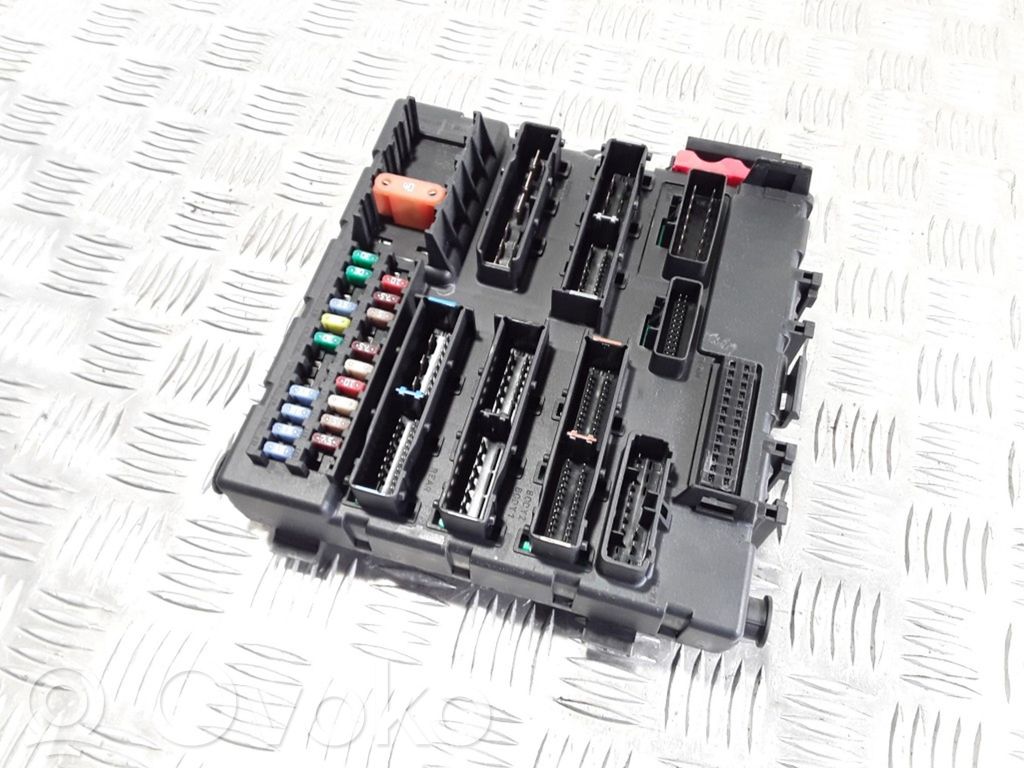 Opel Vectra C Fuse module 