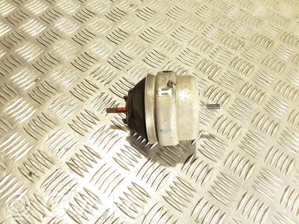 Audi A4 S4 B6 8E 8H Engine mount bracket 