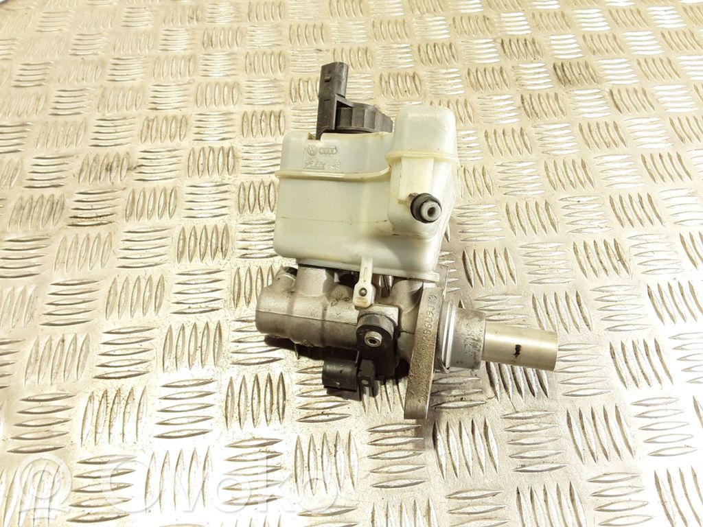 Volkswagen PASSAT B6 Główny cylinder hamulca 