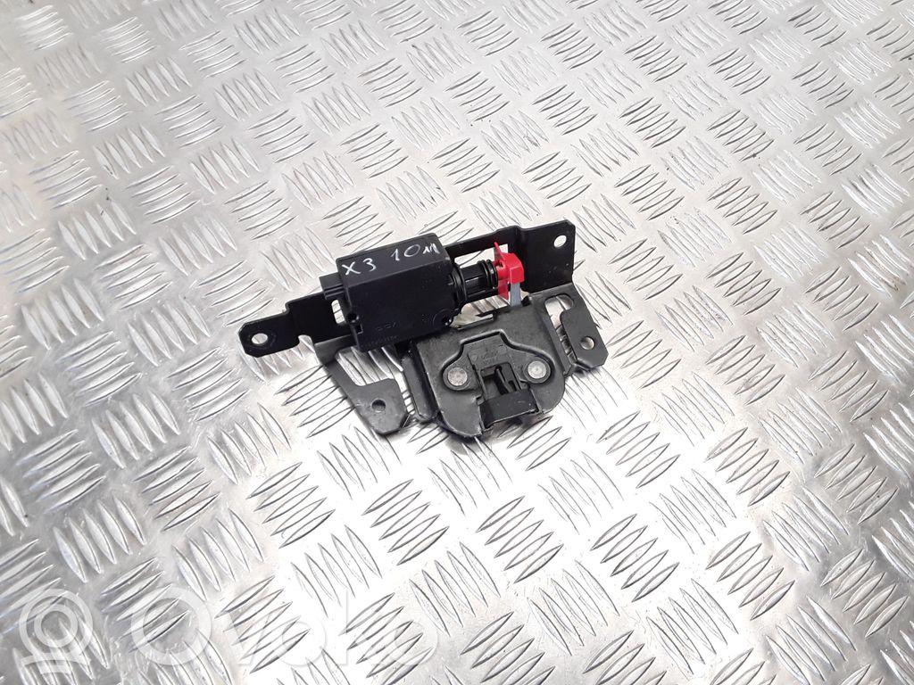 Aizmugurējā pārsega slēdzene   51247201561