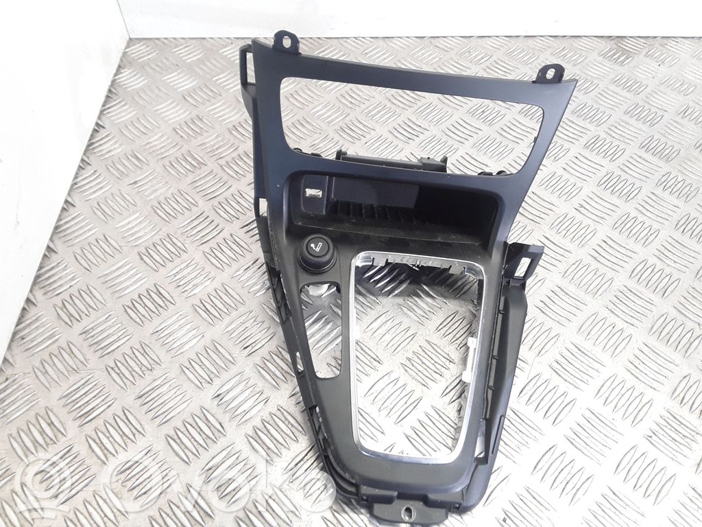 Ford Focus Gear shifter surround trim plastic 