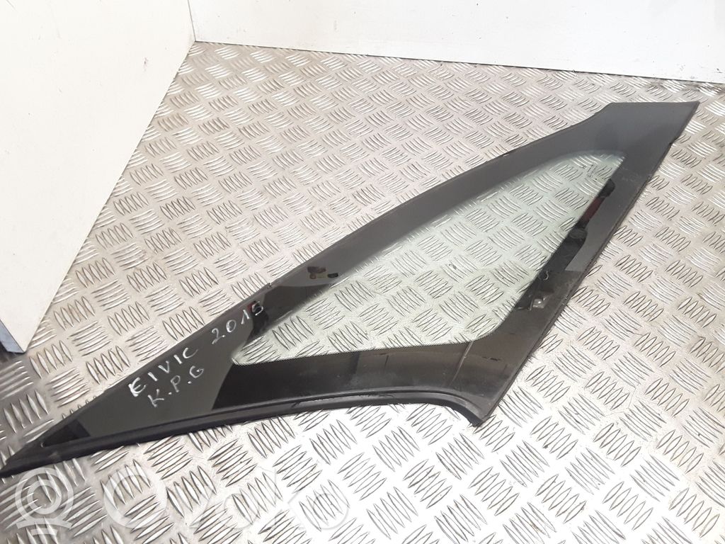 Honda Civic IX Vidrio lateral trasero 