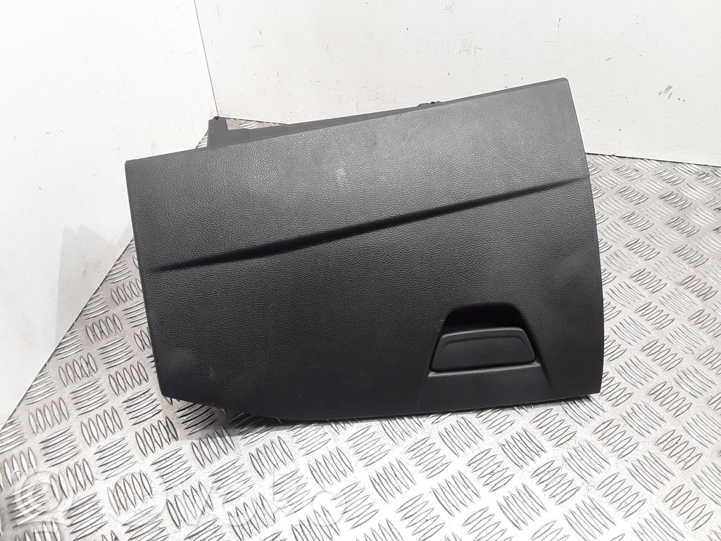 Ford Focus Daiktadėžės (bordačioko) komplektas 