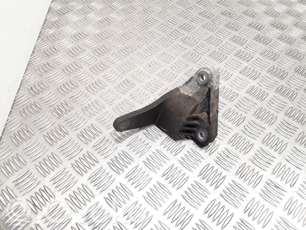 Jaguar X-Type Engine mounting bracket 
