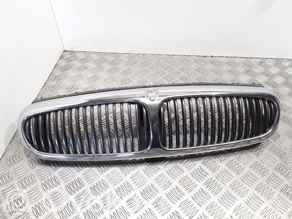 Jaguar X-Type Front bumper upper radiator grill 