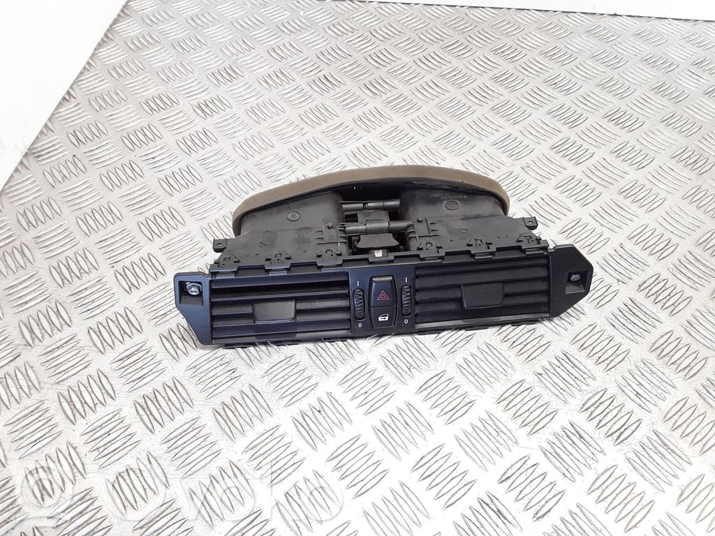 Rejilla de ventilación central del panel   6910734,7009275
