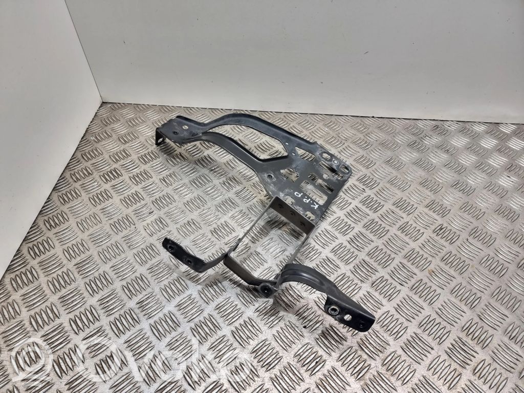 BMW 5 E60 E61 Priekšpusē bampera turētājs 