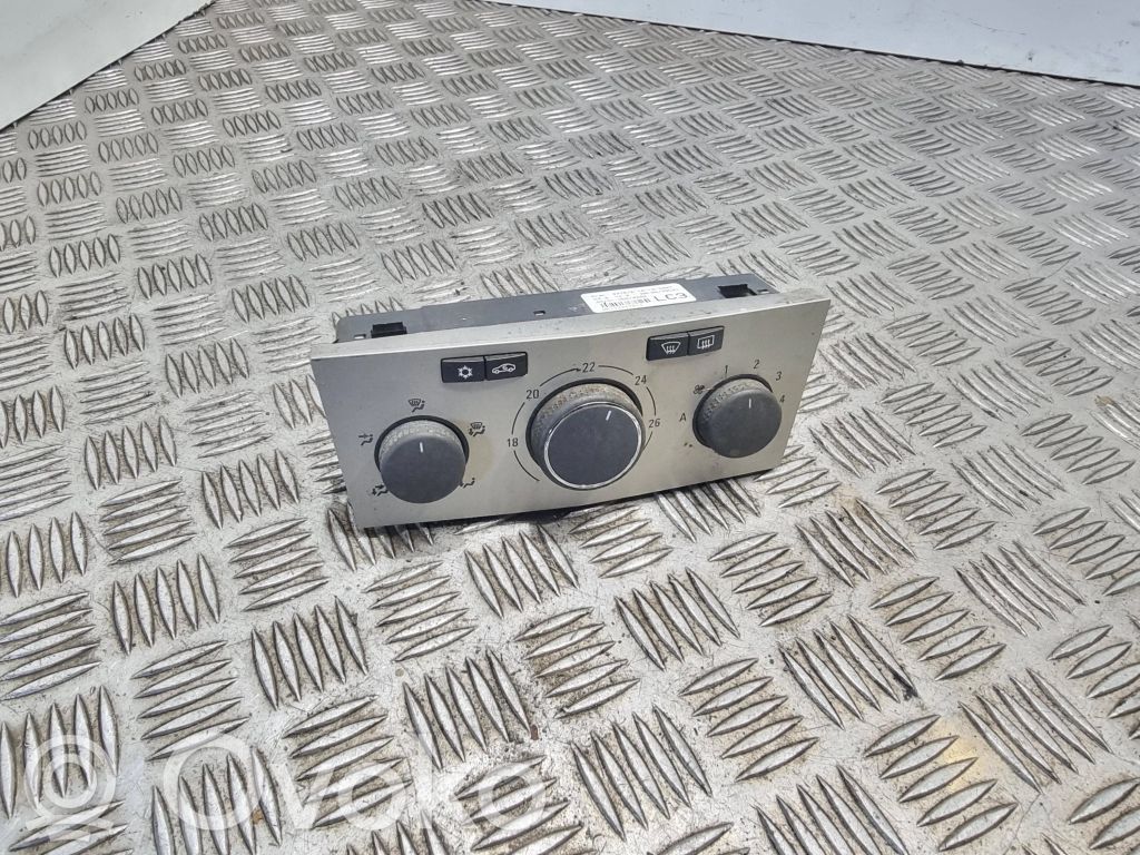 Opel Astra H Climate control unit 
