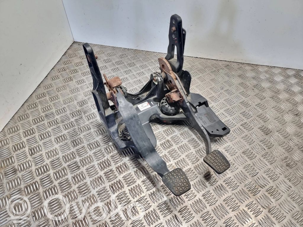 Opel Astra J Assemblage pédale 