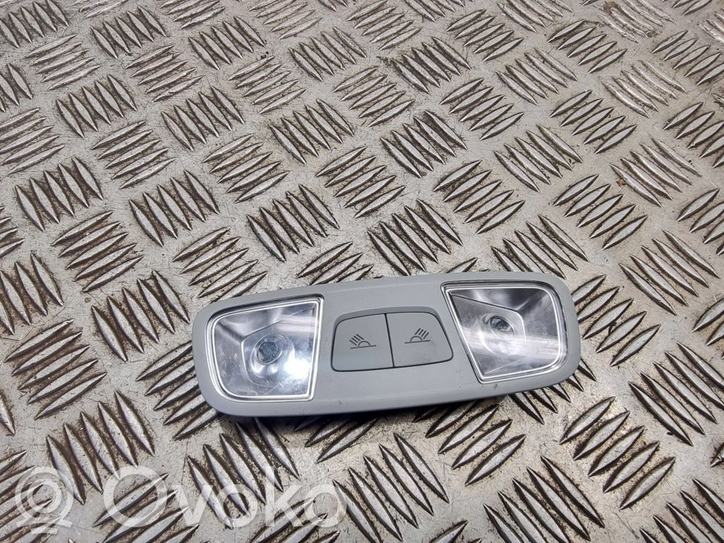 Audi A1 Takaistuimen valo 