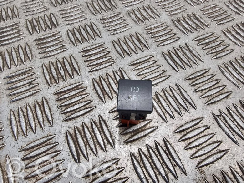 Volkswagen Golf V Tire pressure sensor 