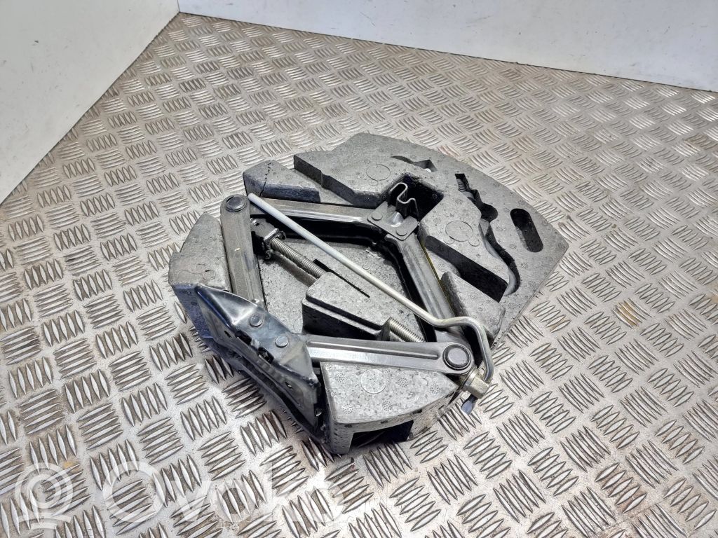 Ford Mondeo MK IV Tool box 