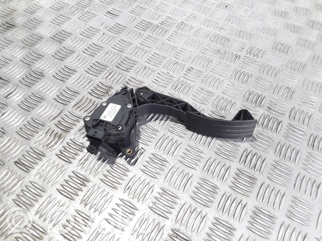 Renault Twingo III Accelerator throttle pedal 