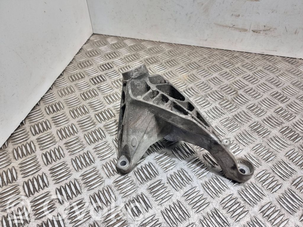Audi A4 S4 B8 8K Engine mounting bracket 