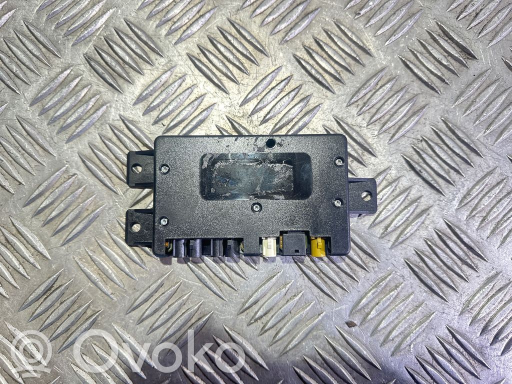 Audi A6 S6 C5 4B Antenos stiprintuvas 