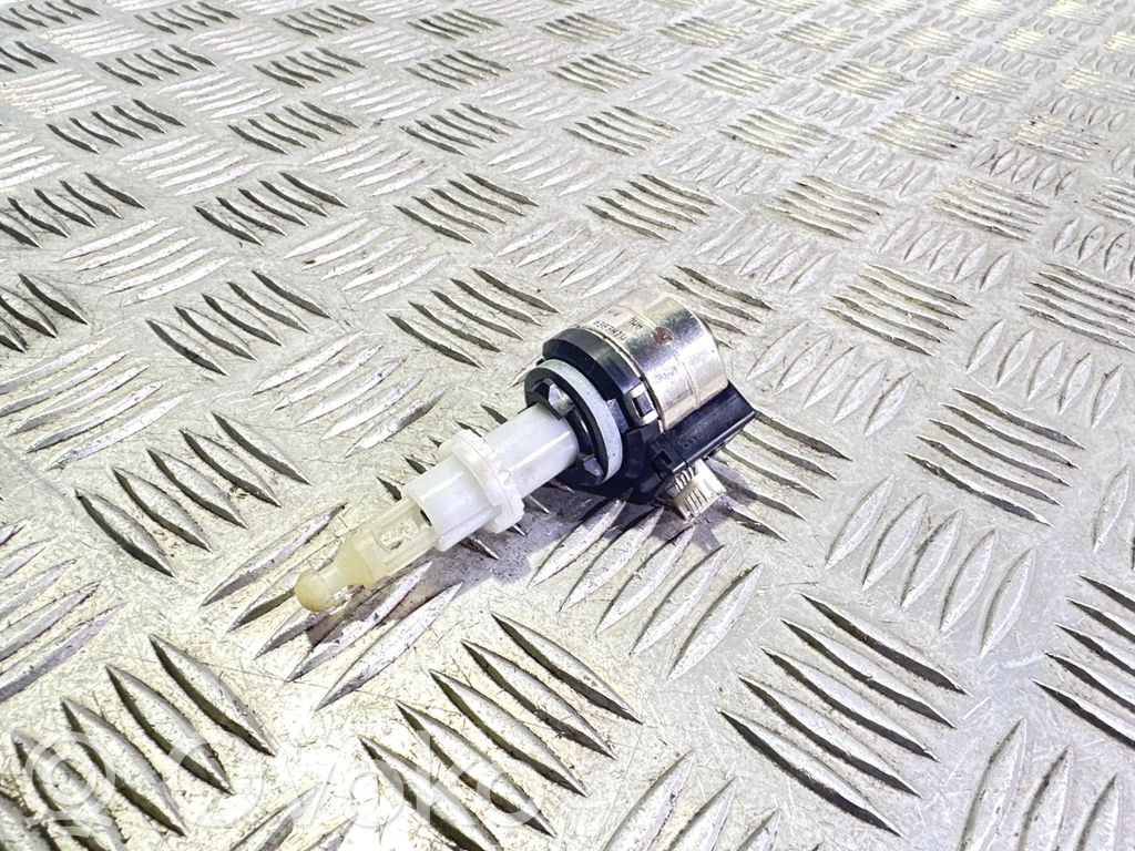 Volkswagen PASSAT B8 Headlight level adjustment motor 