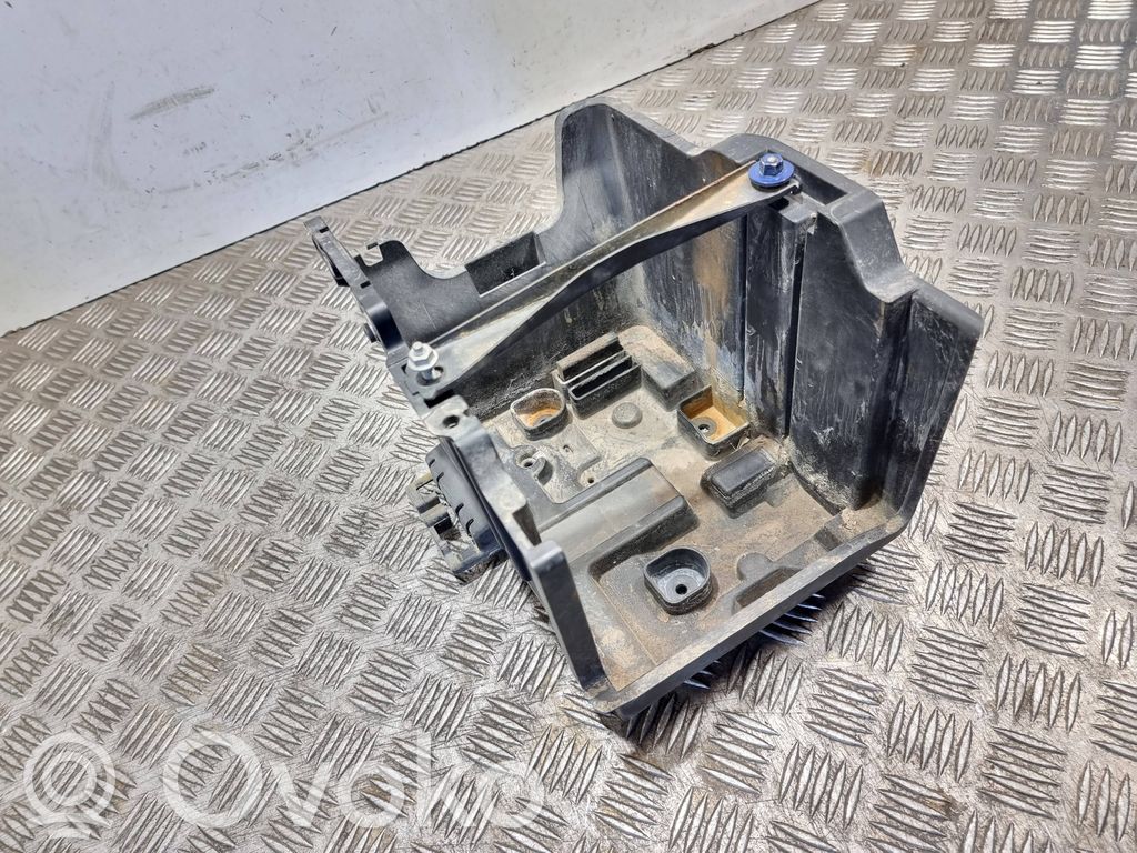 Ford Fiesta Podstawa / Obudowa akumulatora 