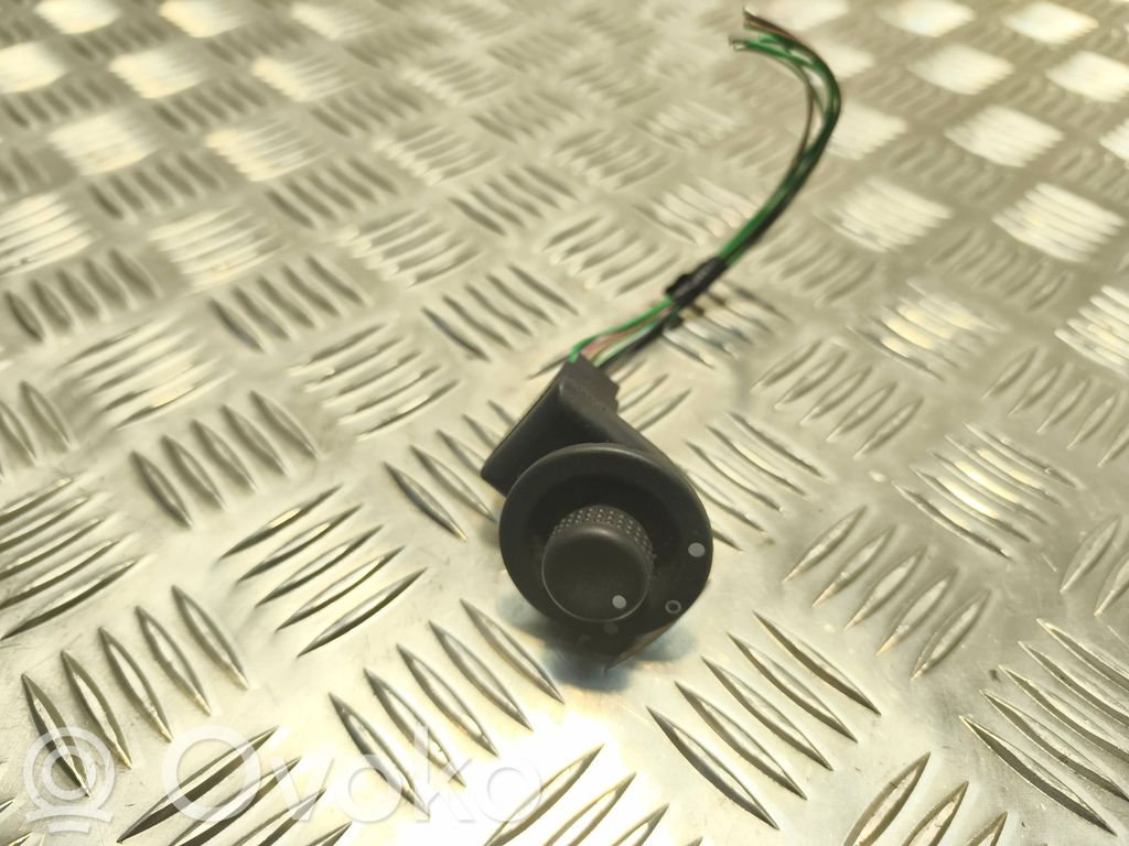 Dacia Duster Wing mirror switch 