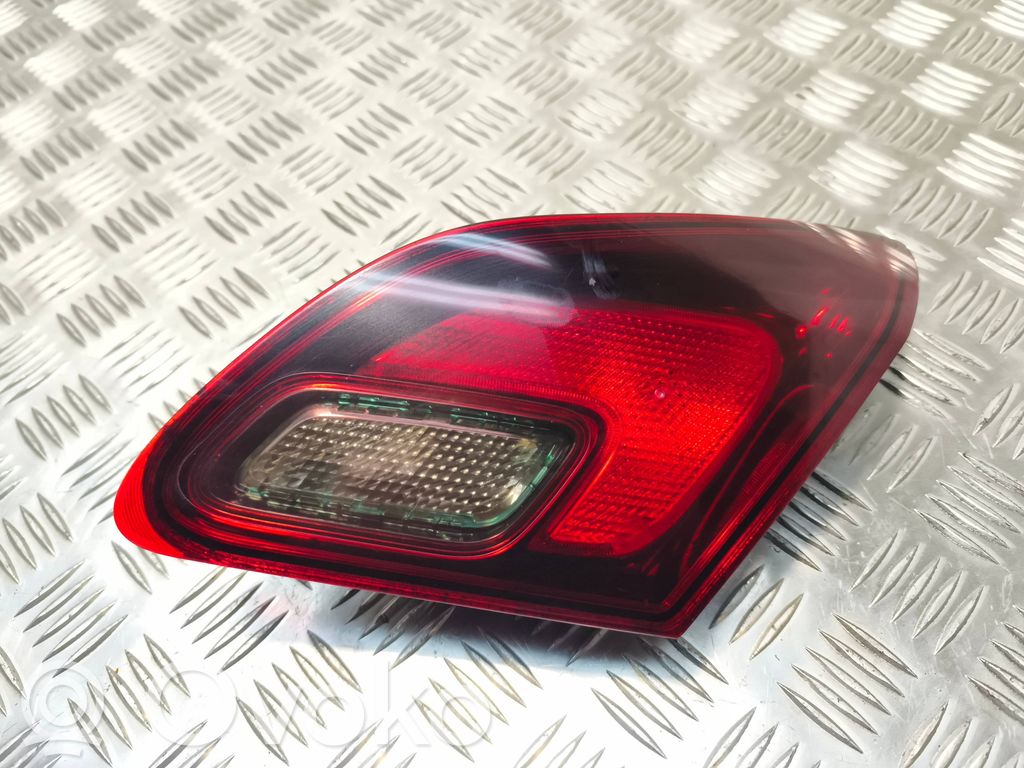 Opel Astra J Galinis žibintas dangtyje 