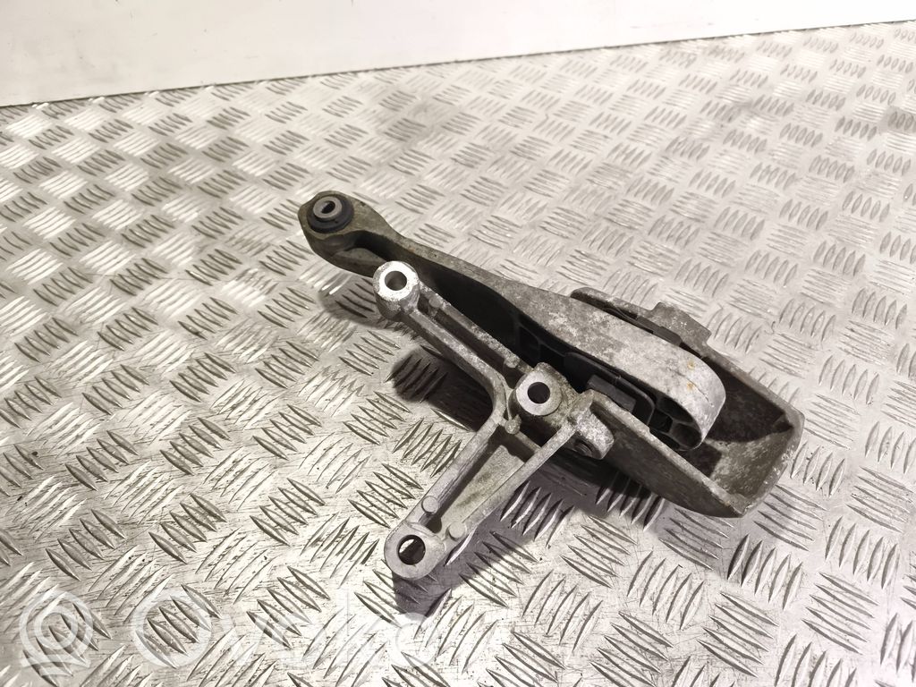 Engine mount bracket   30680708
