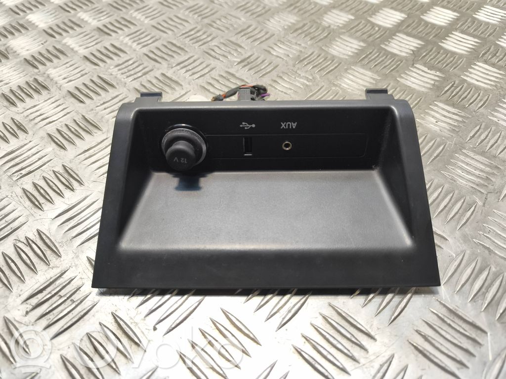 Skoda Fabia Mk3 (NJ) Enchufe conector USB 