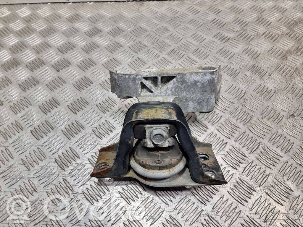 Engine mount bracket   11210AX600,8200131305,8200281186,112109U000,11210AY600,8200140431