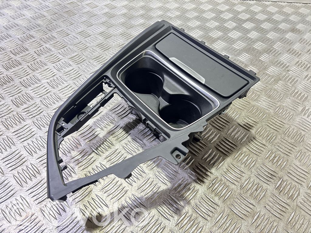 BMW 3 F30 F35 F31 Przedni uchwyt na kubek tunelu środkowego 