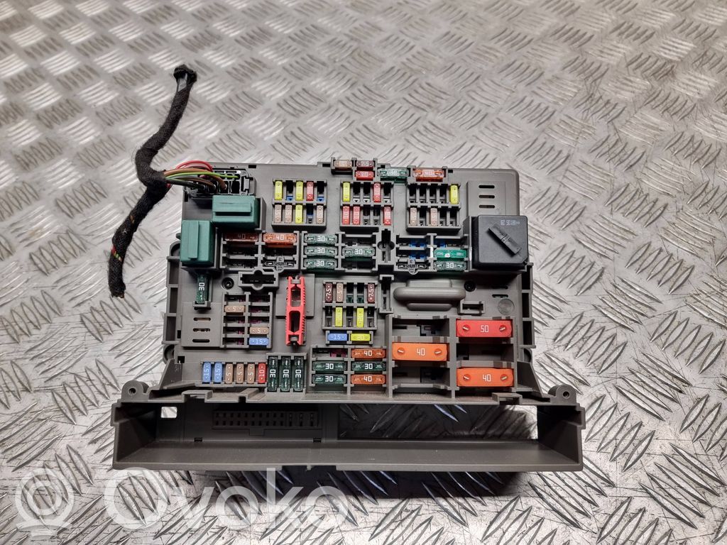 BMW 1 E81 E87 Fuse module 