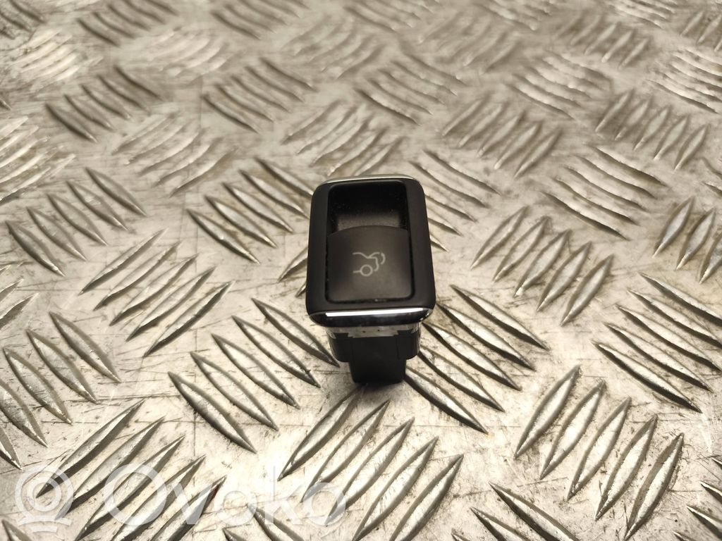 Mercedes-Benz E W212 Tailgate opening switch 