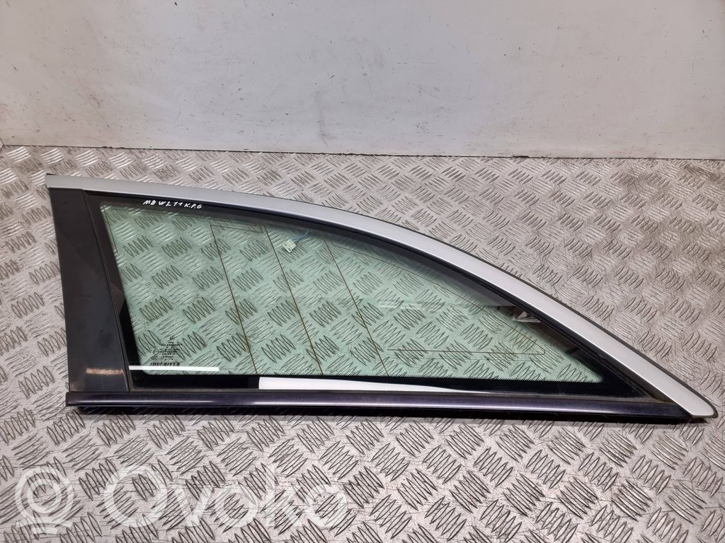 Mercedes-Benz E W211 Vitre latérale arrière 