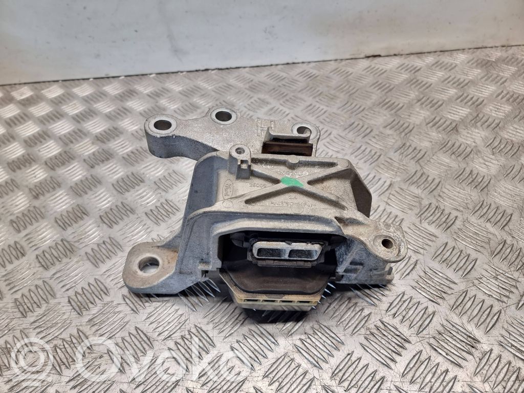 Ford Focus Engine mount bracket 