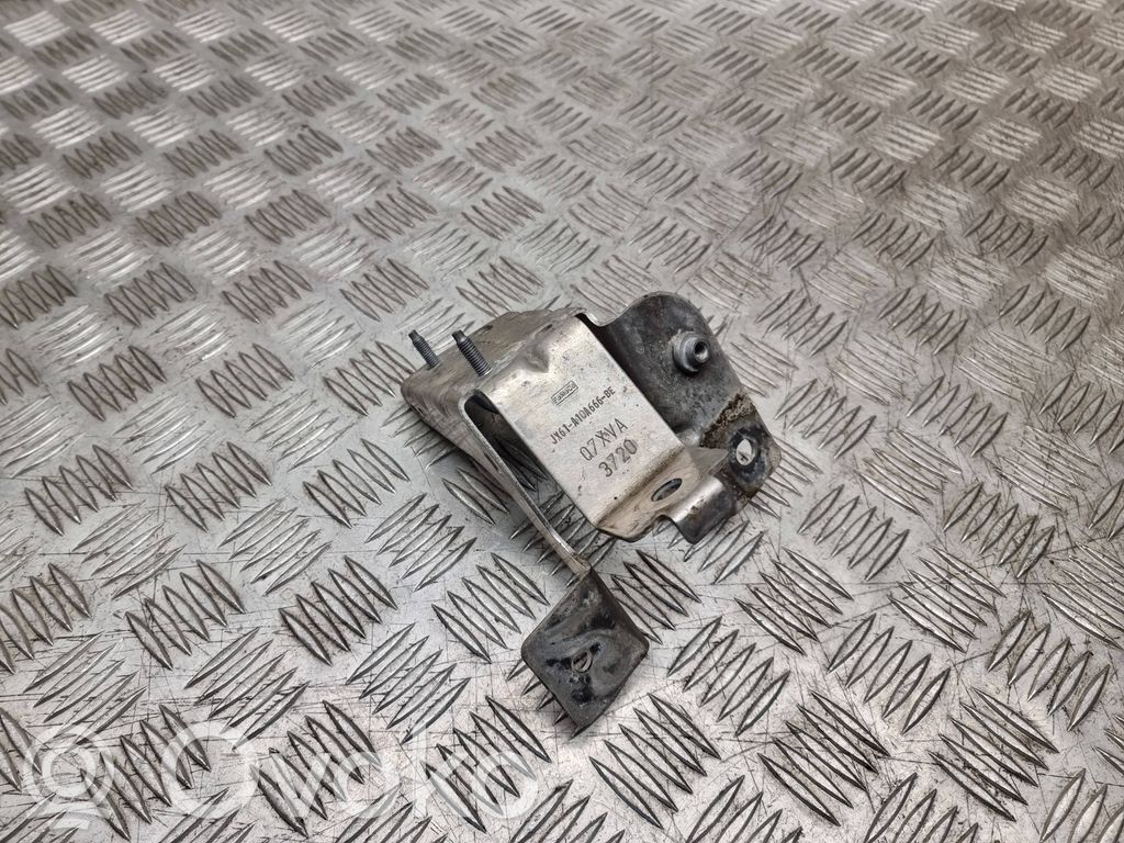 Ford Focus Battery bracket 