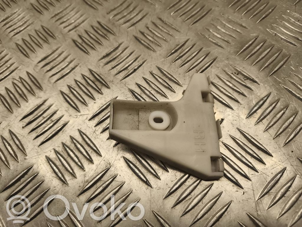 Mazda 5 Soporte de montaje del parachoques trasero 