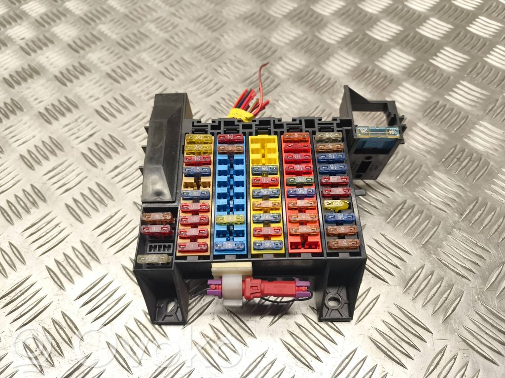 Audi A8 S8 D2 4D Fuse module 