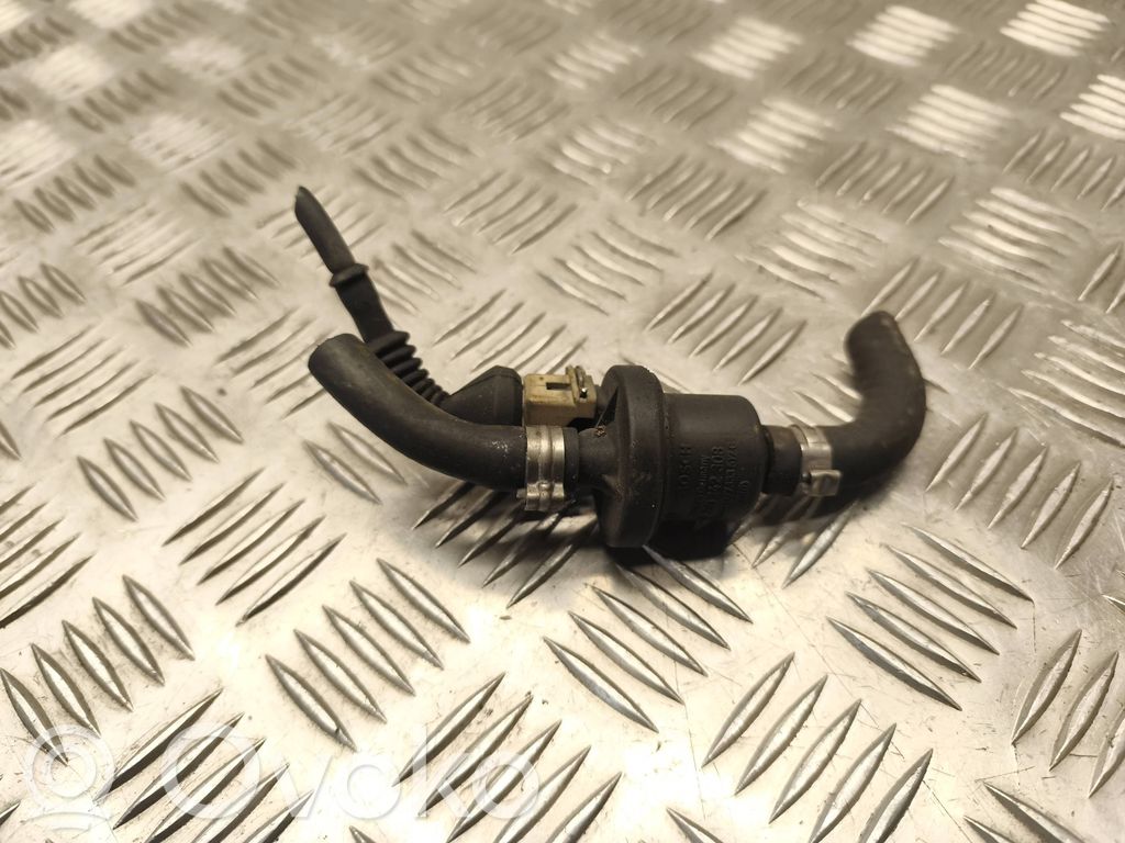 Audi A8 S8 D2 4D Soupape de ventilation, réservoir de carburant 
