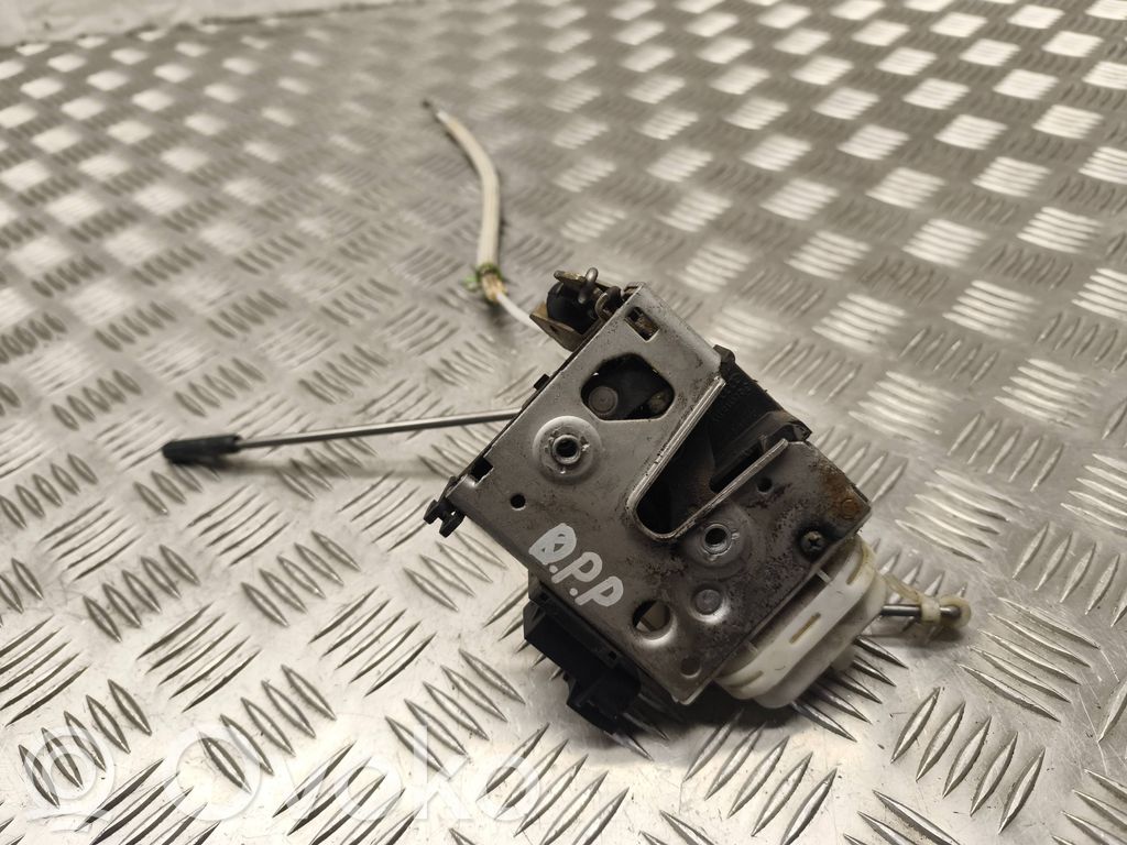 Audi A8 S8 D2 4D Etuoven lukko 