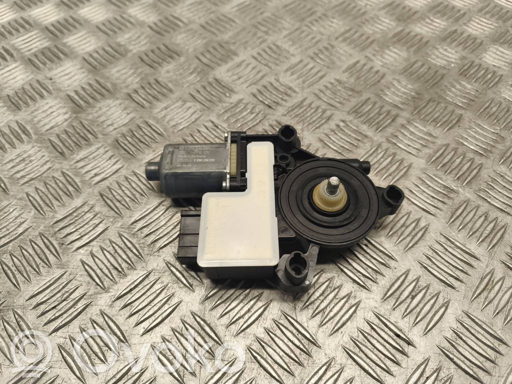 Silnik regulatora szyby drzwi przednich   2Q2959881C