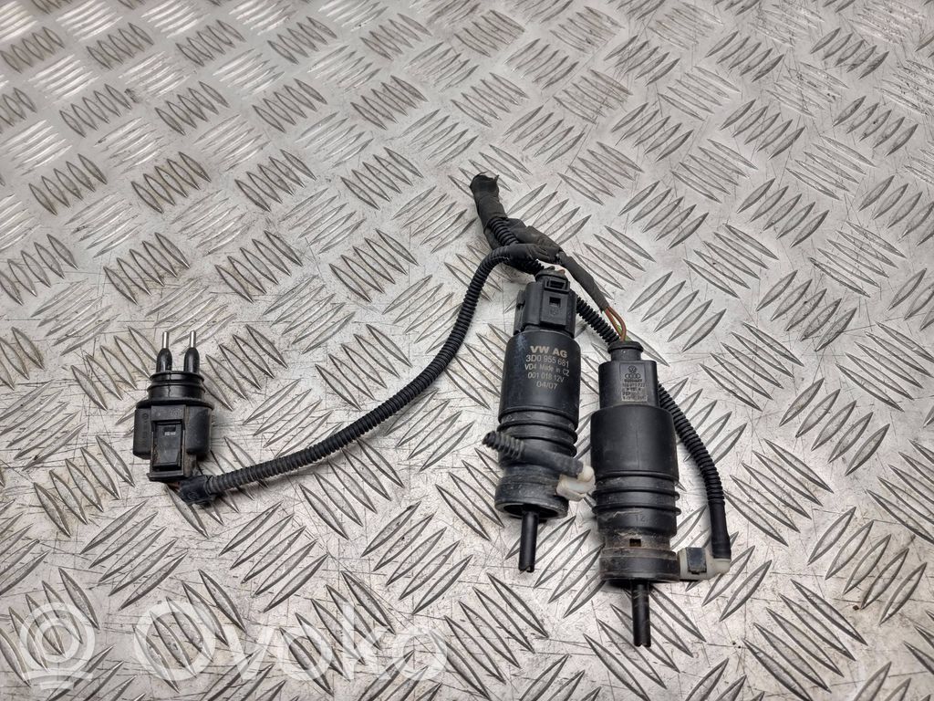 Volkswagen Phaeton Windscreen/windshield washer pump 