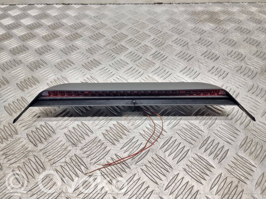 Volkswagen Phaeton Third/center stoplight 