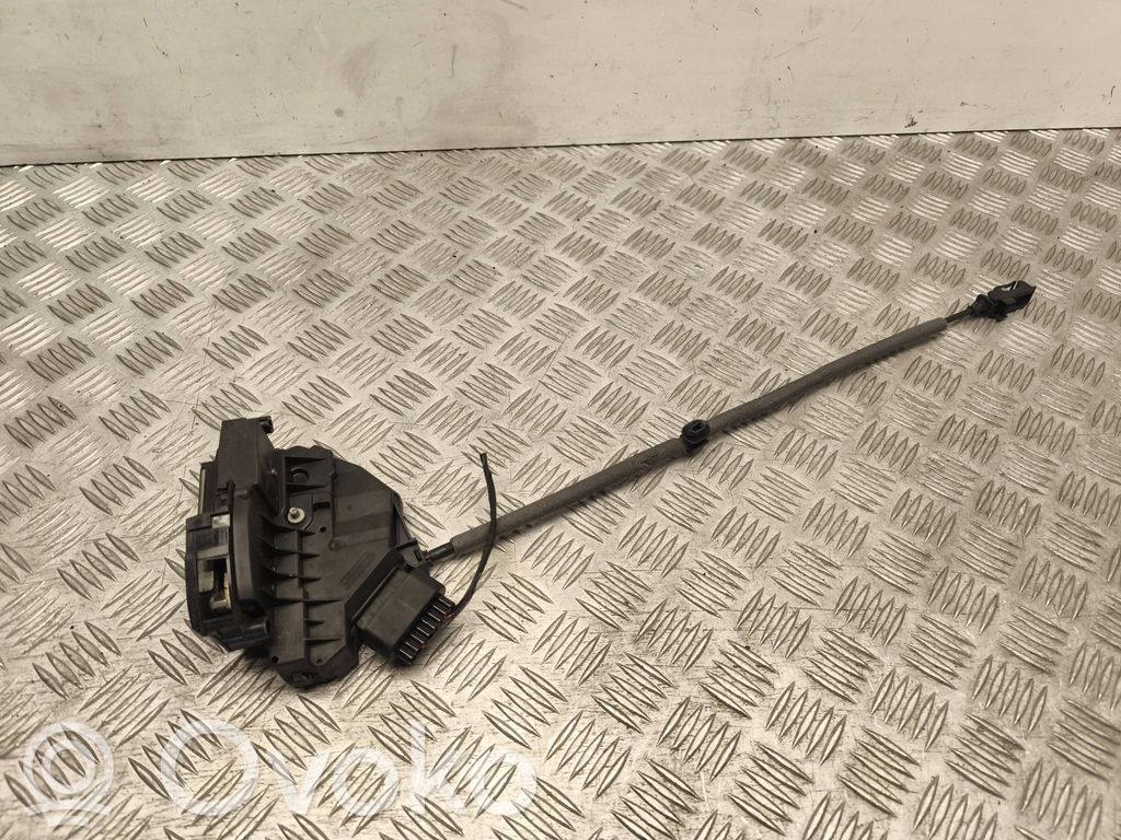 Ford Focus Priekšpusē slēdzene 
