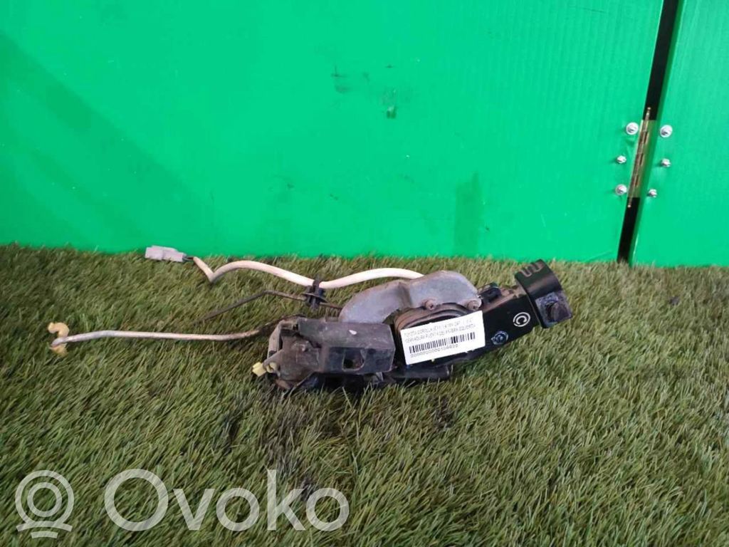 Priekšpusē slēdzene