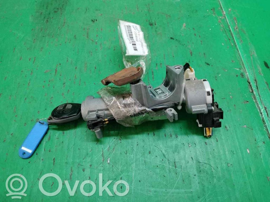 Suzuki SX4 Moottorin start-stop-painike/kytkin 