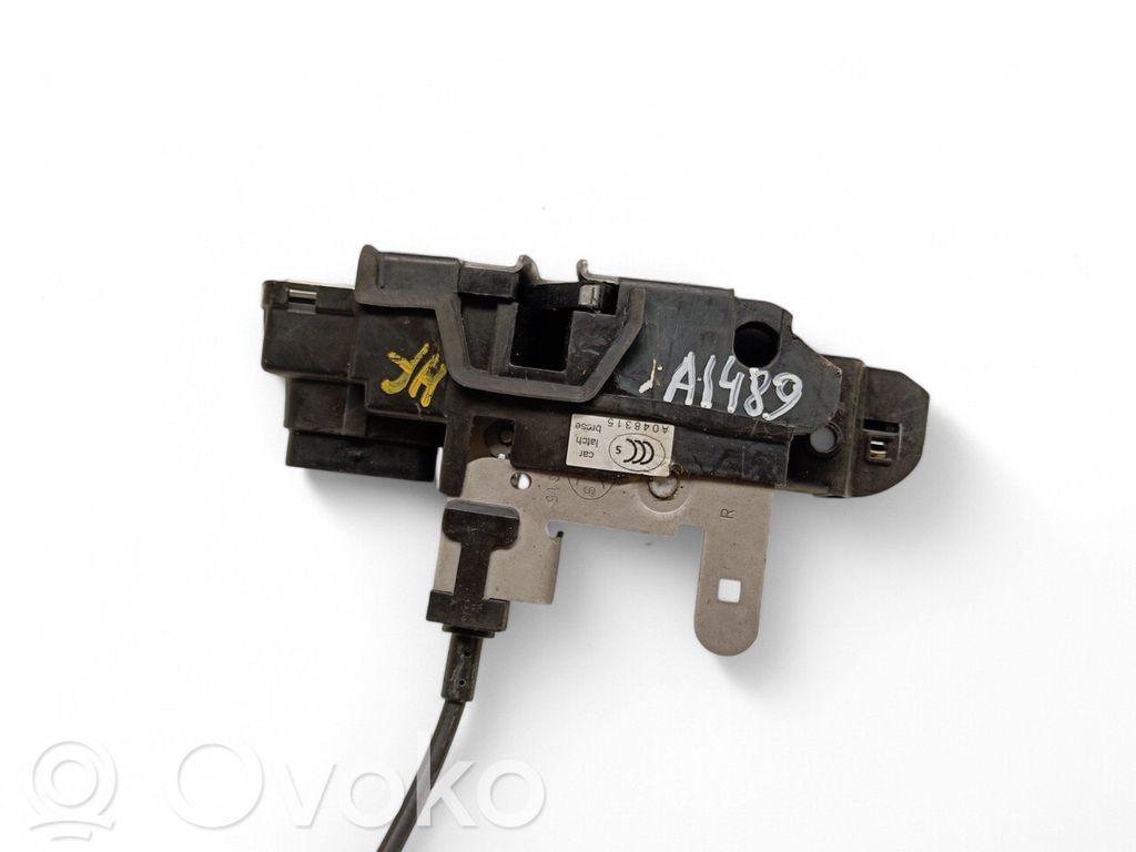 Volvo V40 Front door lock 