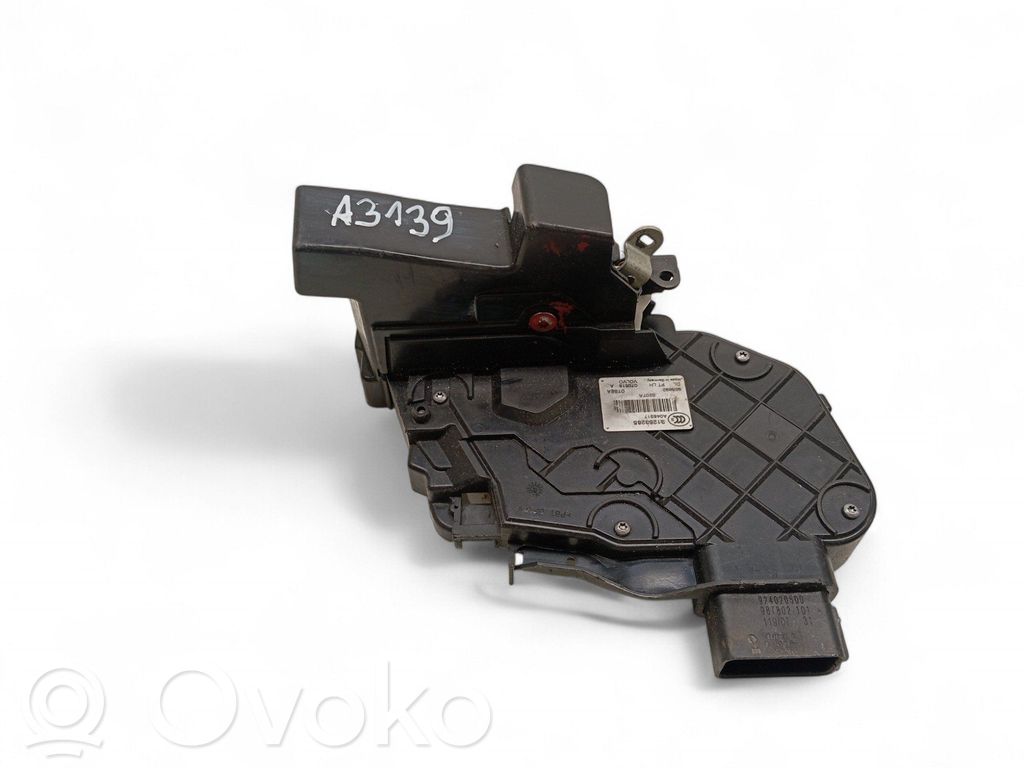 Volvo XC70 Замок (у ручки) 